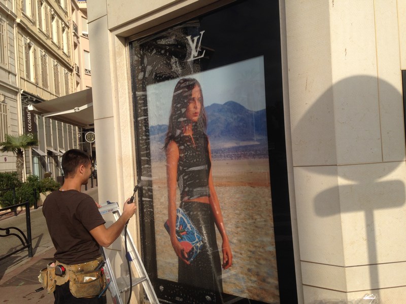 Pose de films anti graphiti sur vitrines à Nice et Cannes 06